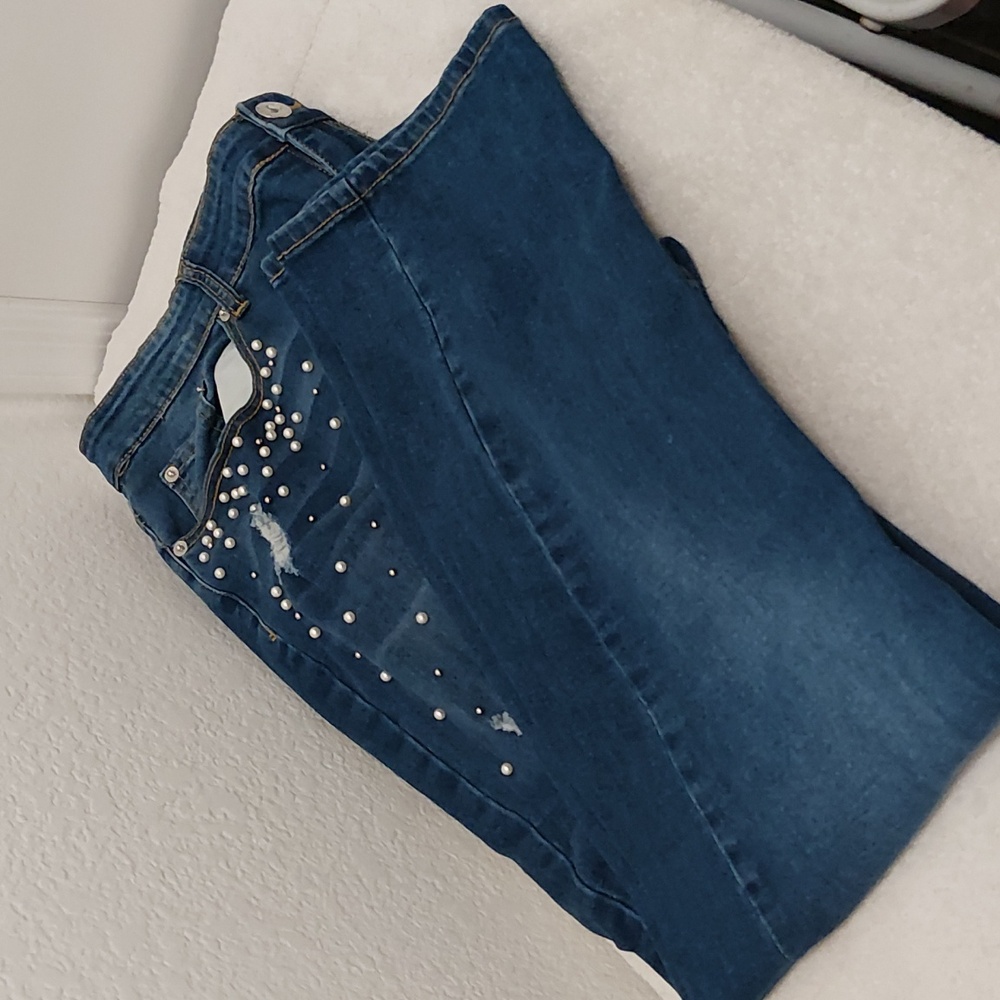 Elegant Blue Skinny Jeans with Distressed Detailing